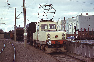 Tot 1974 reden via het spoor van lijn 11 kleine goederentreinen naar Scheveningen.