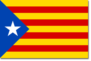 De estelada; de streefvlag van de Catalaanse onafhankelijkheid. Het is de Catalaanse vlag met links een blauwe driehoek met ster.