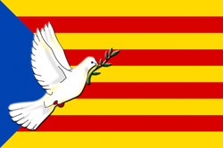 De Estelada: de Catalaanse onafhankelijkheidsvlag voert eigenlijk een ster op het blauwe vlak. Voor deze gelegenheid heb ik de ster omgewisseld voor een vredesduif. Omdat ik dat als teken van de vreedzaamheid van de Catalanen eigenlijk beter vind passen dan de ster.