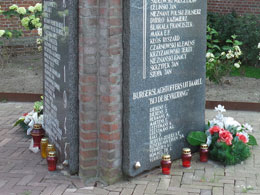 Ook de burgerslachtoffers worden herdacht op het monument.