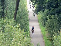 De volgende dag pakken we het fietspad van het vroegere Bels Lijntje weer op naar Turnhout.