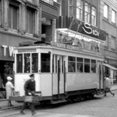 De oude trams met zwaaibeugel die tot 1970 de dienst uitmaakten, pasten prima bij het antieke Gentse stadsbeeld.