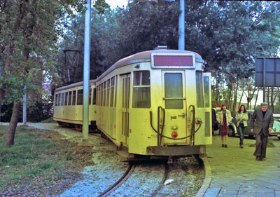 Het beginpunt van de Vlaamse kustlijn in Knokke, eind 1980. Ooit reed de tram verder door de stad in. Er was zelfs een lijn naar Sluis in Nederland.