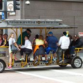 Het lijkt een bierfiets, maar bier is er hier echt niet bij.