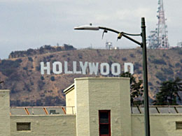 In de verte zie je steeds het befaamde Hollywood-sign.