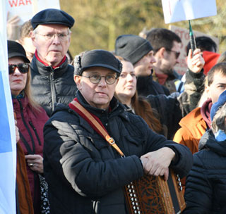 Tussen de Russen en Witrussen op 5 maart bij een demonstratie tegenover de Russische ambassade. Met die leuke pet tegen de kou.