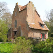 Meer kastelen op de route, zoals Rijnestein hier in Cothen.