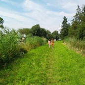 Al gauw lopen we langs de Hollandsche IJssel.