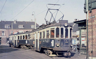 Een budapester tramstel in vol ornaat aan het eindpunt in Katwijk aan Zee.