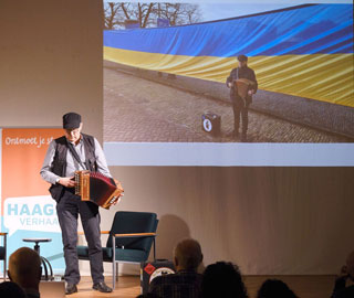 Eduard Bekker speelt Oekra�ens �n Moluks repertoire