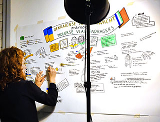 Maartje Schuurmans in actie in de zaal.